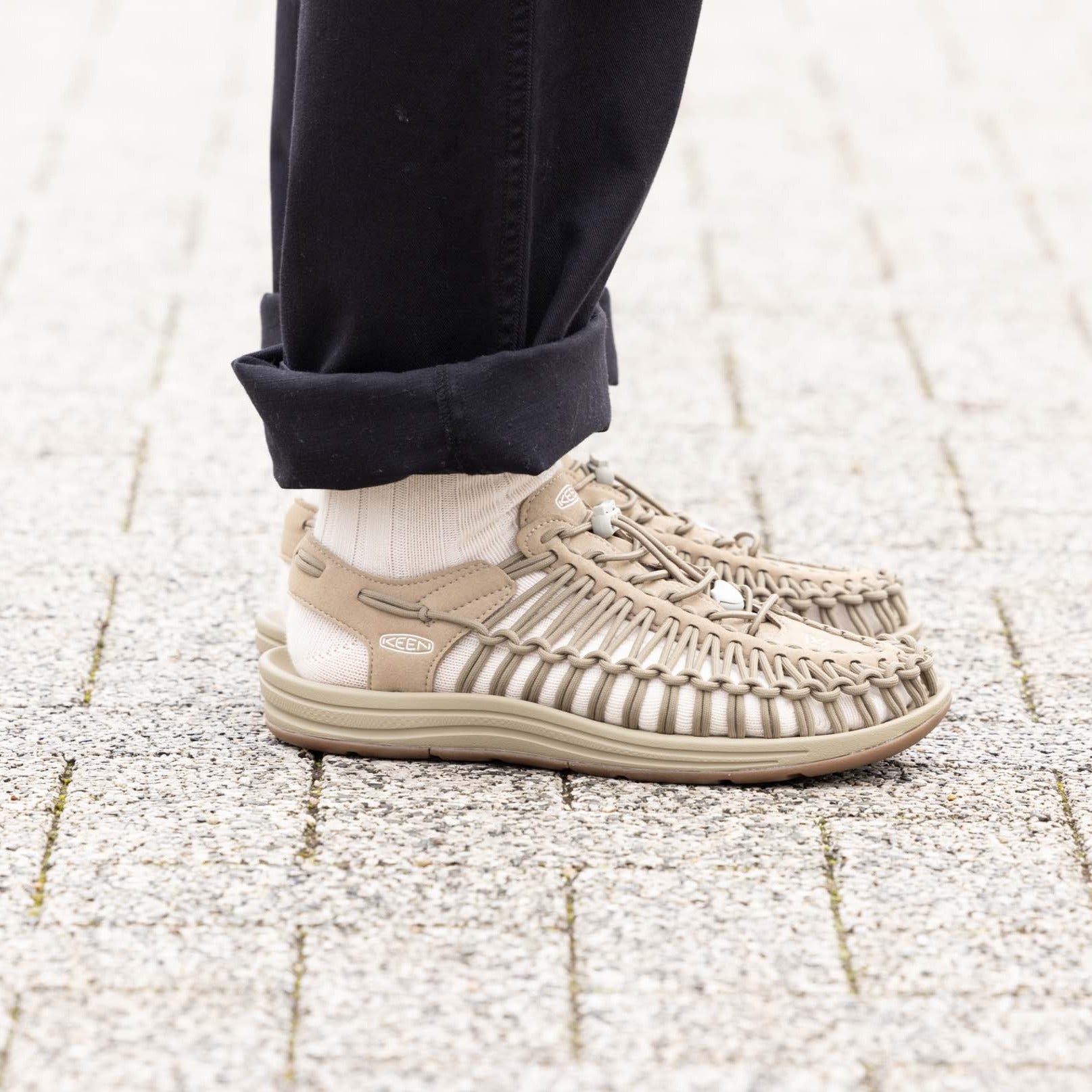 MEN'S UNEEK - TIMBERWOLF/PLAZA TAUPE